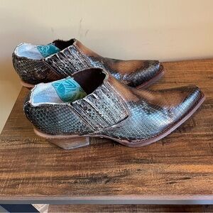 Corral cowboy cowgirl ankle boots Snakeskin size 8